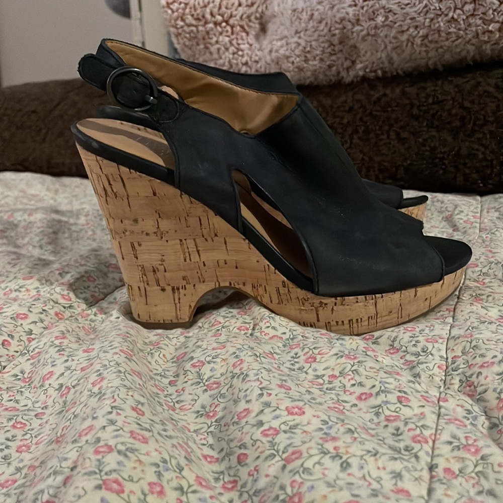 Shoe 👠 - Picture 3 of 7